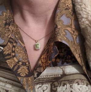 Gorgeous 14k Gold & Peridot necklace with 18 Diamonds